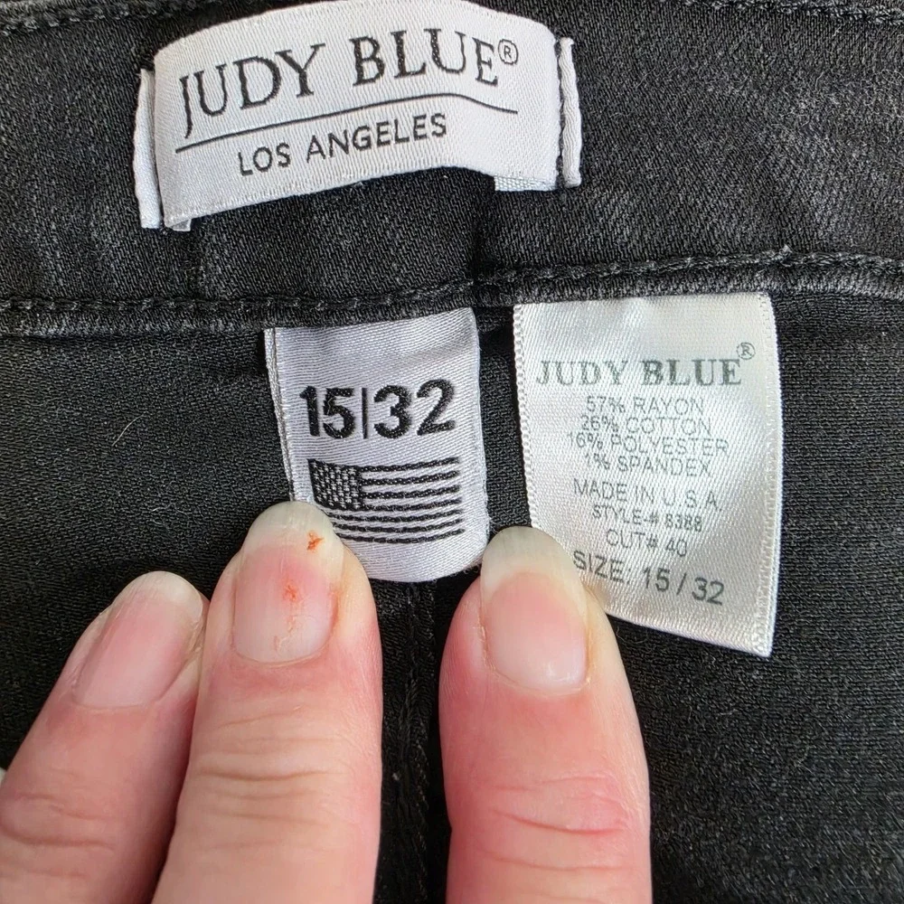 Judy Blue Los Angeles Black Raw Hems Size 15/32